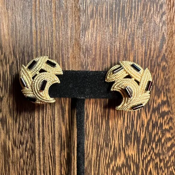 Vintage Crown Trifari Goldtone Clip Earrings, Black Glass Details - Picture 1 of 7